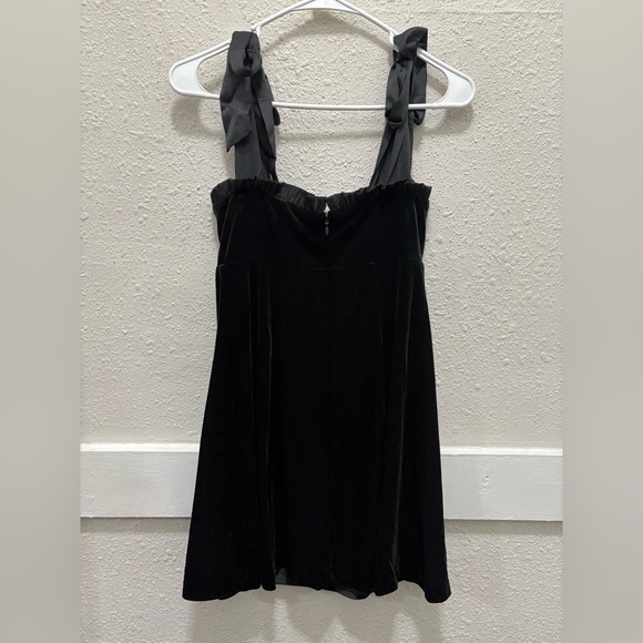 Danielle Bernstein Ruffle Neckline Tie Strap Velvet Mini Cocktail NWT Small - Picture 6 of 7